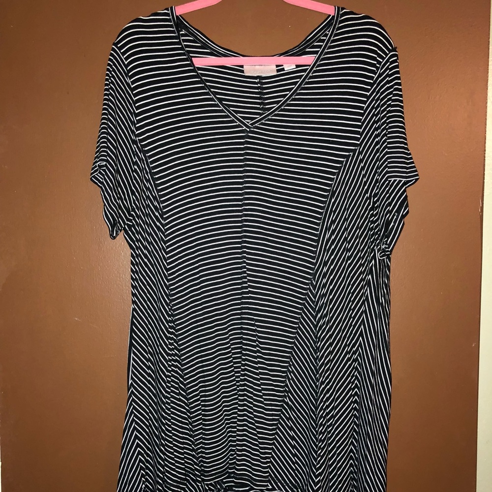 V-Neck Black & White Striped Sharkbite Top